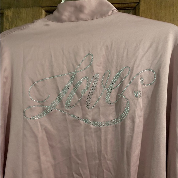 VS Robe - Picture 4 of 4